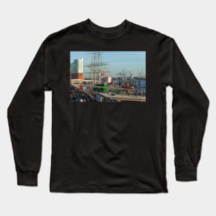 Elbphilharmonie, Elbe, Rickmer Rickmers, Cap San Diego, Hamburg Long Sleeve T-Shirt